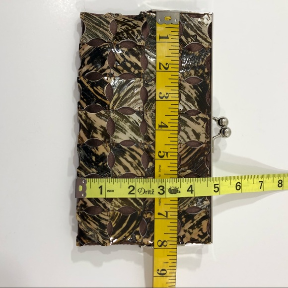 Mad Bags Shell Tile Clutch - Picture 6 of 7